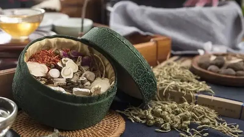 艾灸与针灸：传统养生疗法的优缺点对比解析